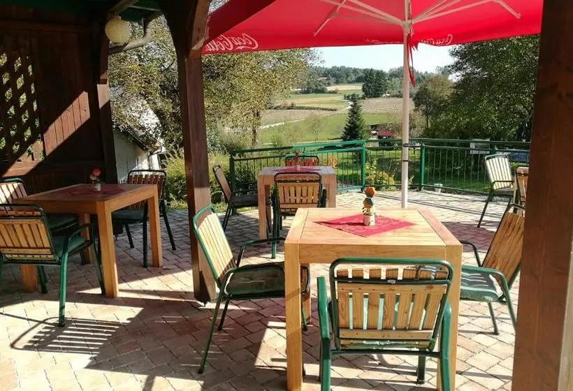 Aamiaismajoitus (B&B) Landgasthof Piroutz