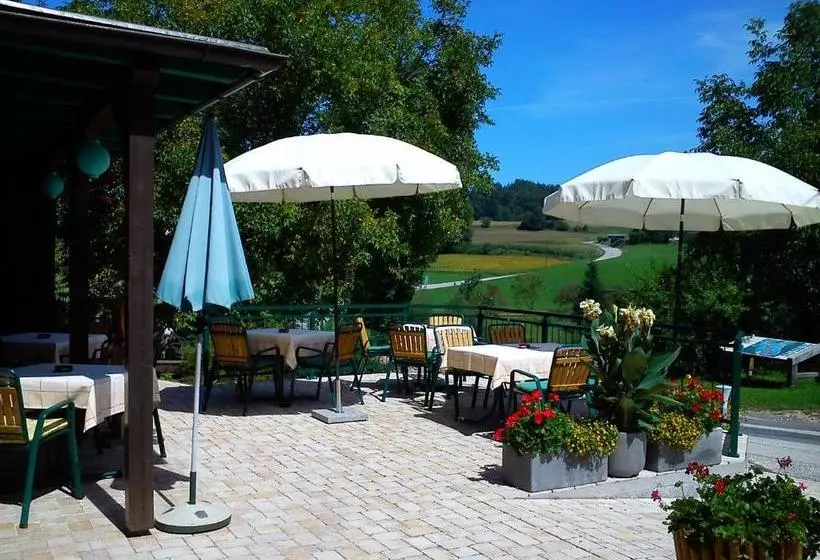 Aamiaismajoitus (B&B) Landgasthof Piroutz