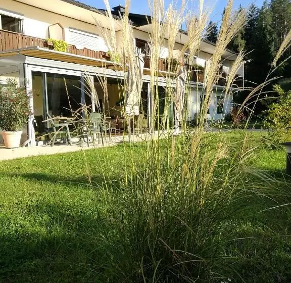 Aamiaismajoitus (B&B) Landgasthof Piroutz