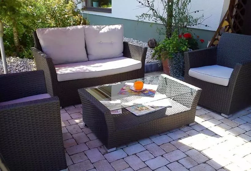 Aamiaismajoitus (B&B) Landgasthof Piroutz