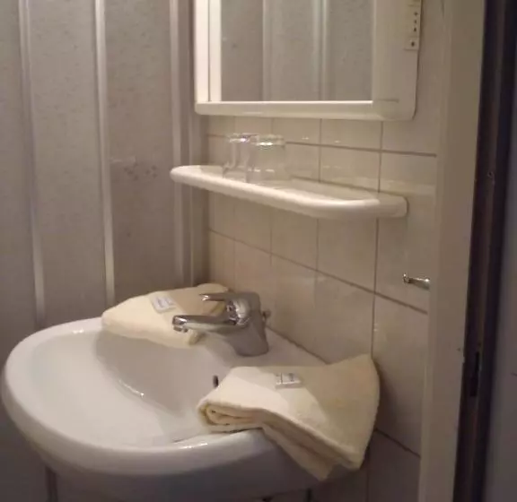 Aamiaismajoitus (B&B) Landgasthof Piroutz