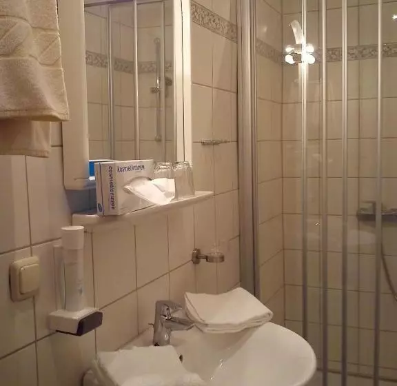 Aamiaismajoitus (B&B) Landgasthof Piroutz