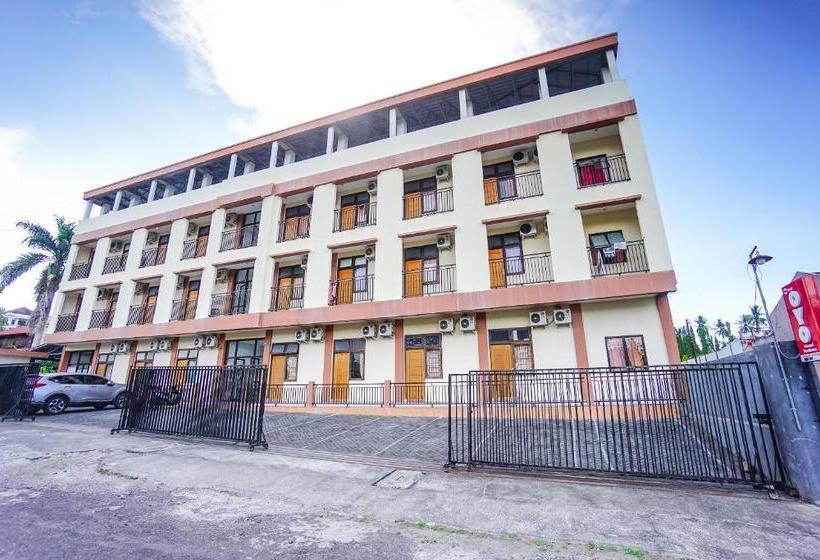 فندق Oyo 1693 Edward Residence Malalayang