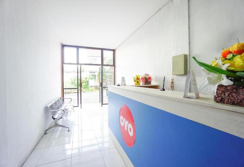 فندق Oyo 1693 Edward Residence Malalayang