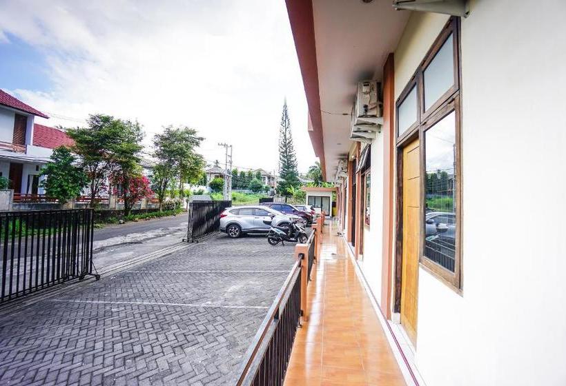 فندق Oyo 1693 Edward Residence Malalayang