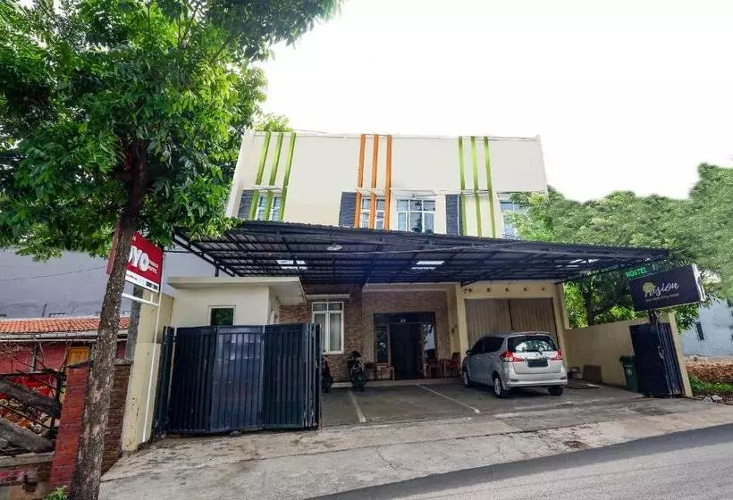 Hotel Oyo 2428 Trision Hostel