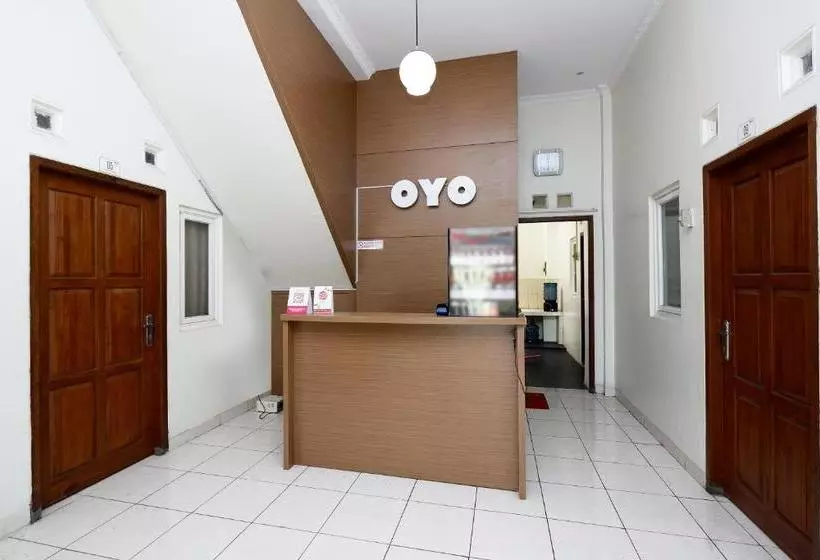 Hotel Oyo 2428 Trision Hostel