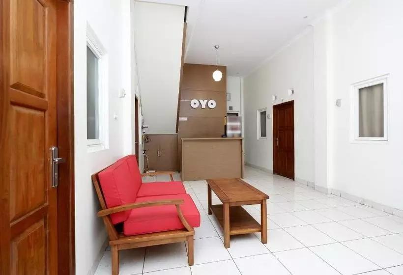 Hotel Oyo 2428 Trision Hostel