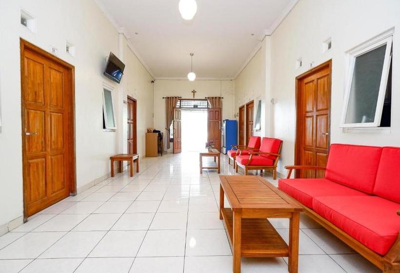 בית מלון כפרי Oyo 2428 Trision Hostel