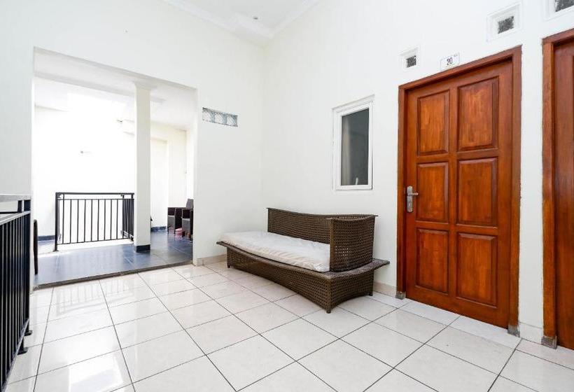 בית מלון כפרי Oyo 2428 Trision Hostel