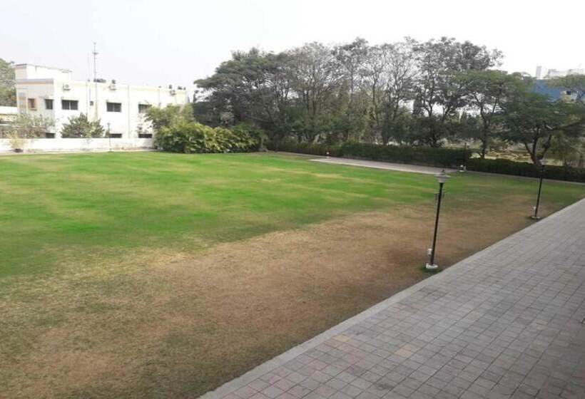 هتل President Banquet & Lawns