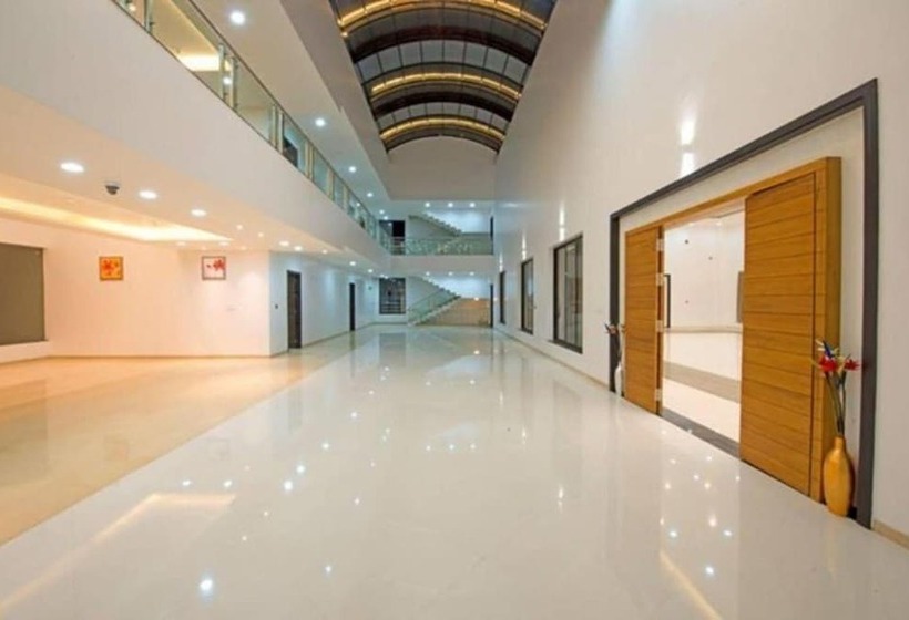 هتل President Banquet & Lawns