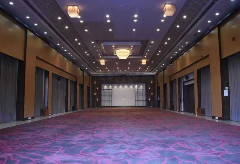 هتل President Banquet & Lawns