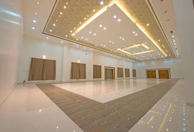 هتل President Banquet & Lawns