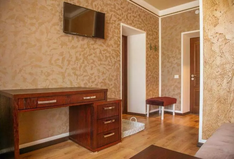 Central Hotel Radviliškis