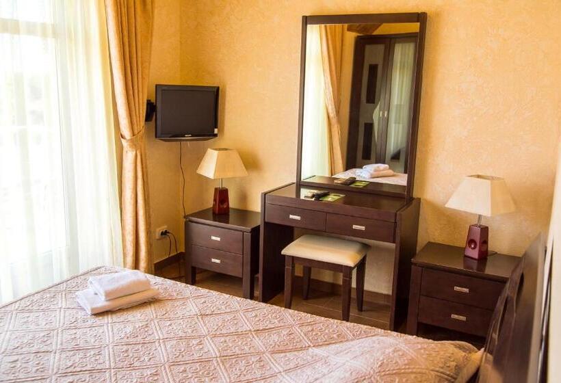 בית מלון כפרי Delfin