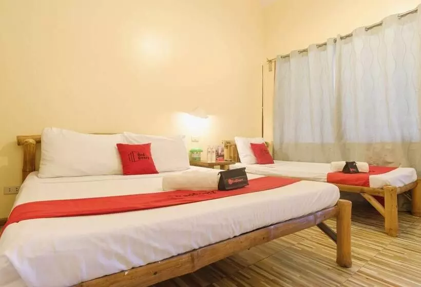 ホテル Reddoorz Plus Near Vigan Convention Center