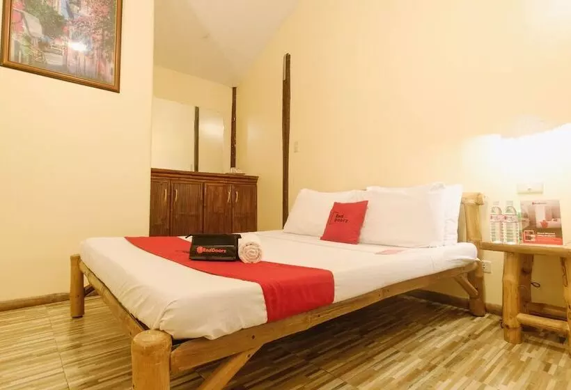 ホテル Reddoorz Plus Near Vigan Convention Center