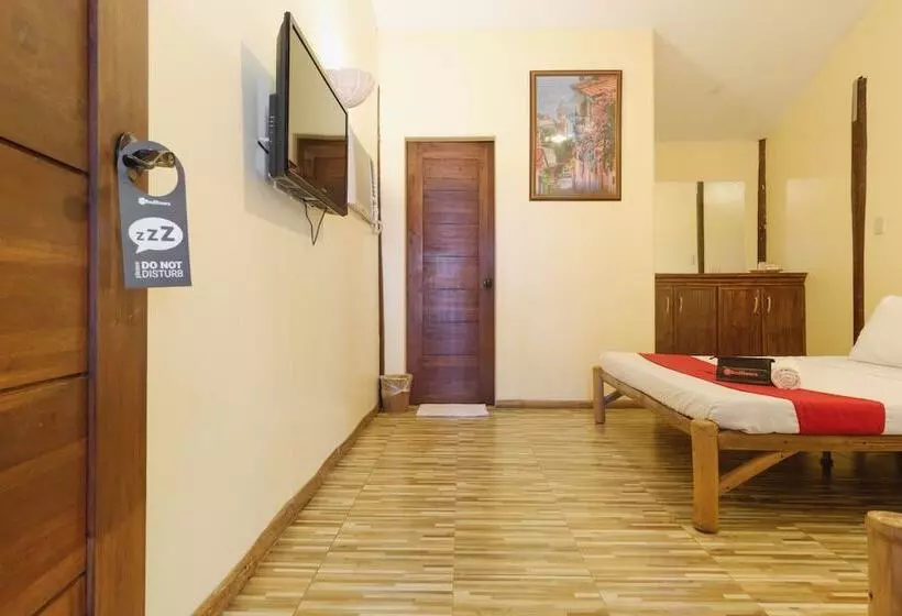 ホテル Reddoorz Plus Near Vigan Convention Center