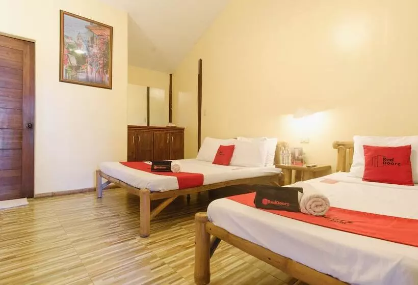ホテル Reddoorz Plus Near Vigan Convention Center