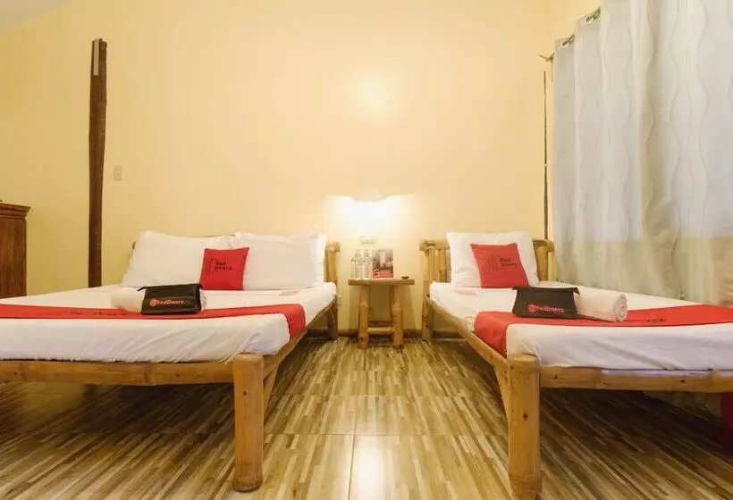 ホテル Reddoorz Plus Near Vigan Convention Center