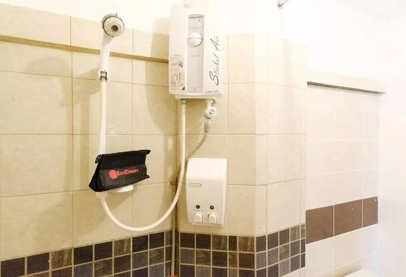 ホテル Reddoorz Plus Near Vigan Convention Center