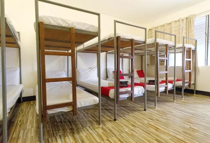 ホテル Reddoorz Plus Near Vigan Convention Center