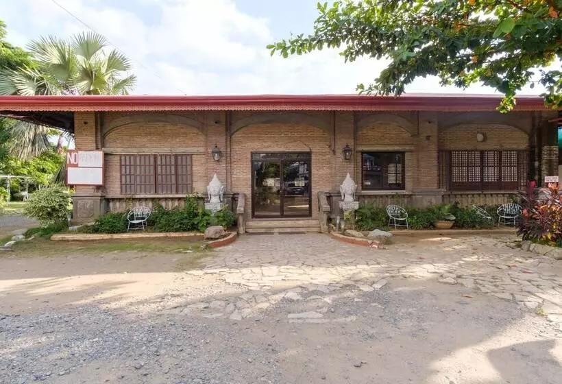 ホテル Reddoorz Plus Near Vigan Convention Center