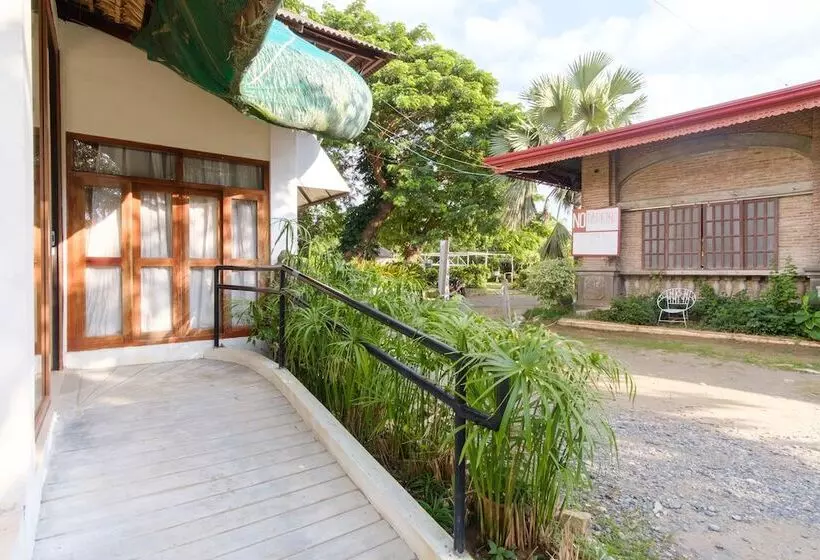 ホテル Reddoorz Plus Near Vigan Convention Center
