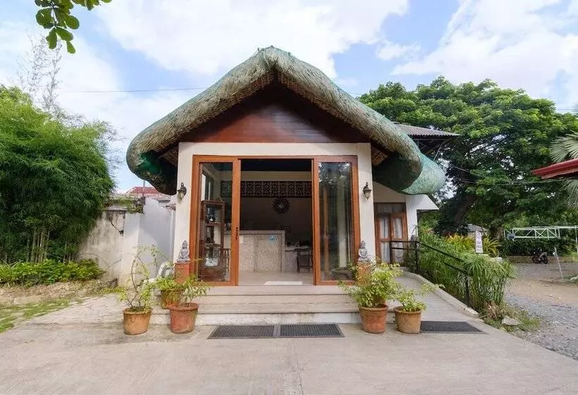 ホテル Reddoorz Plus Near Vigan Convention Center
