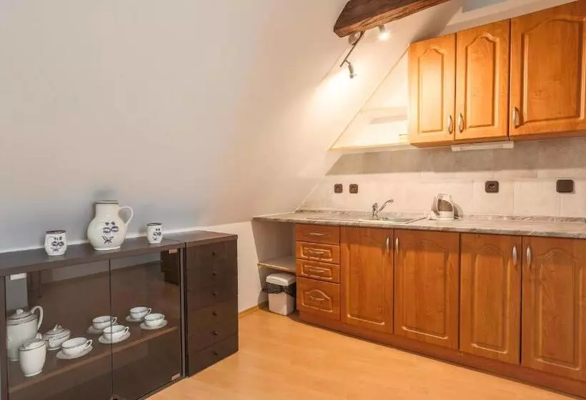 Majatalo Penzion Bedrč