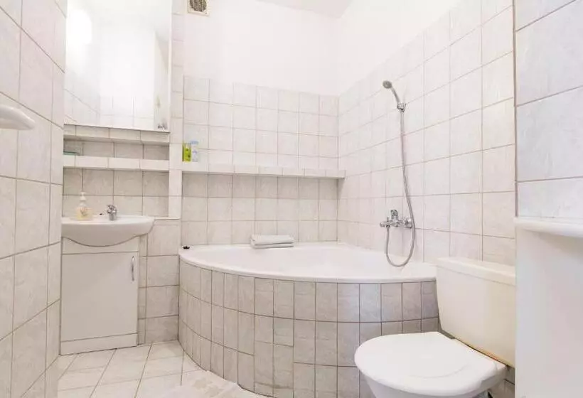 Majatalo Penzion Bedrč