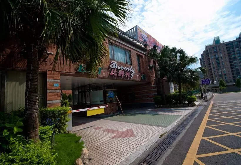 Beverly Commercial Motel