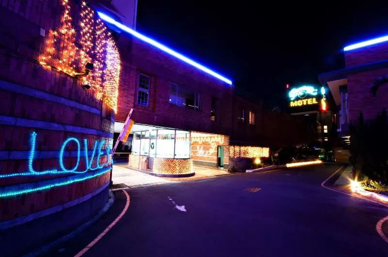 Beverly Commercial Motel
