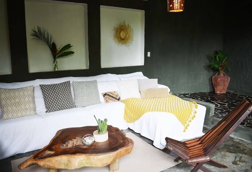 Pachamama Lodge   Hostel