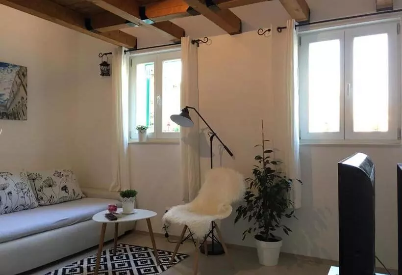 پانسیون Central Split Rooms And Apartments Paese
