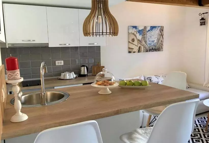 پانسیون Central Split Rooms And Apartments Paese