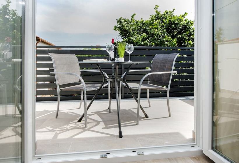 Apartment And Studio Tereza