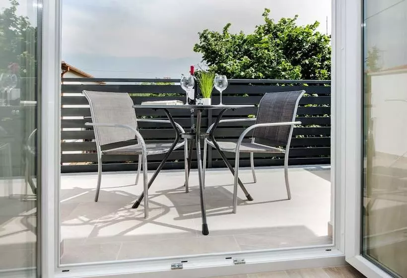 Apartment And Studio Tereza