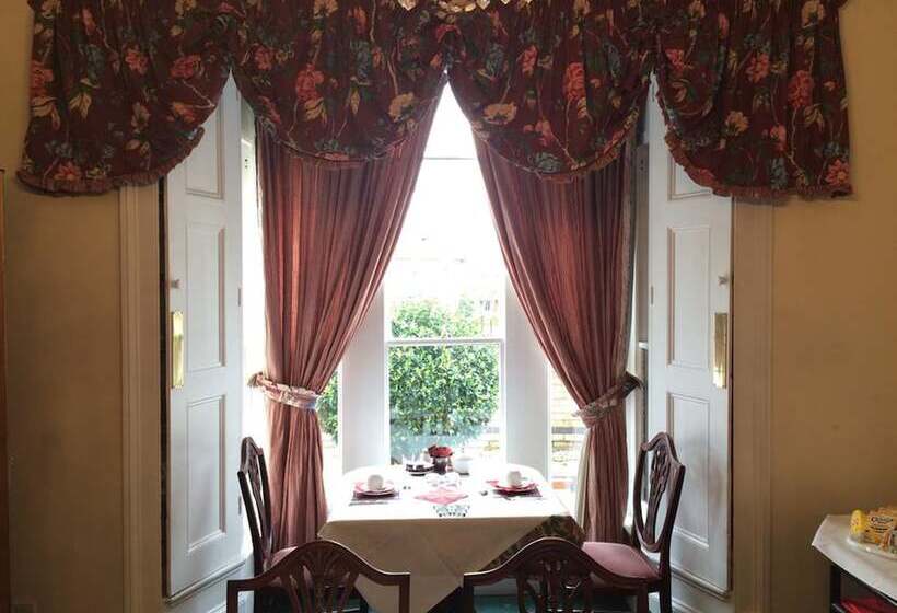 בית מלון כפרי Charlotte House