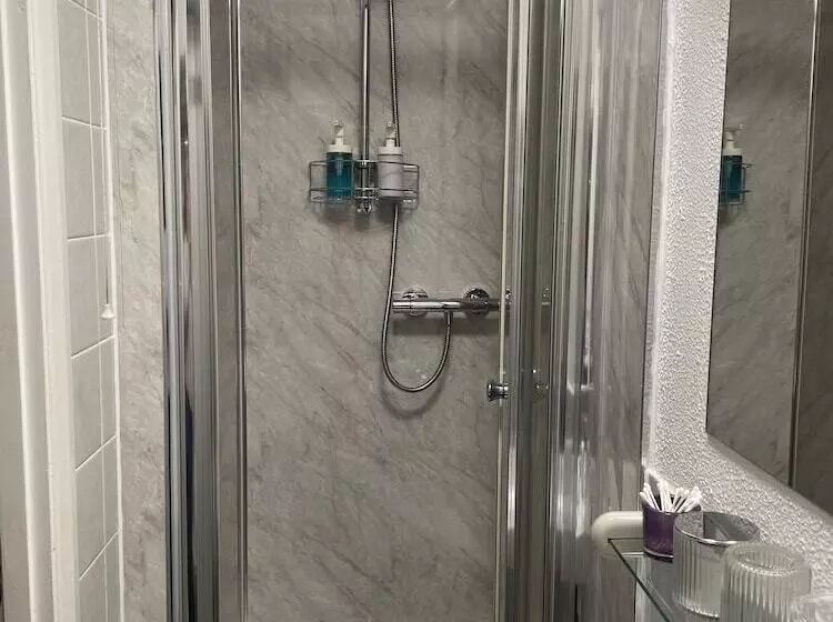 فندق Cherwood Guest House