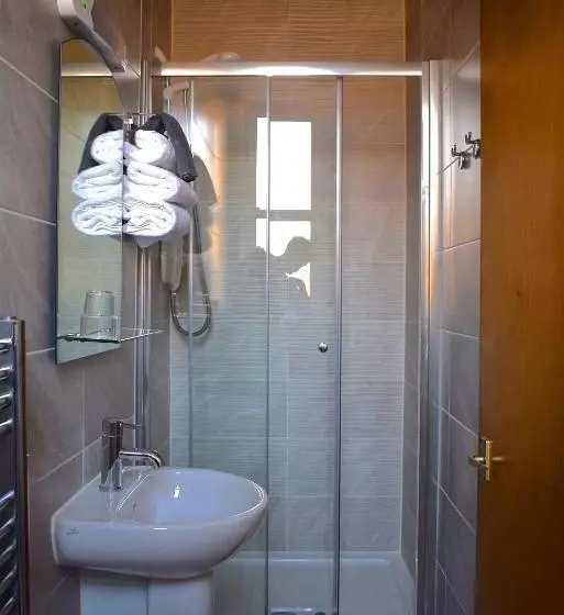 هتل Gifford House