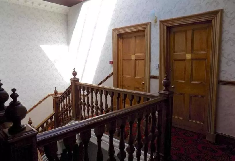 هتل Gifford House