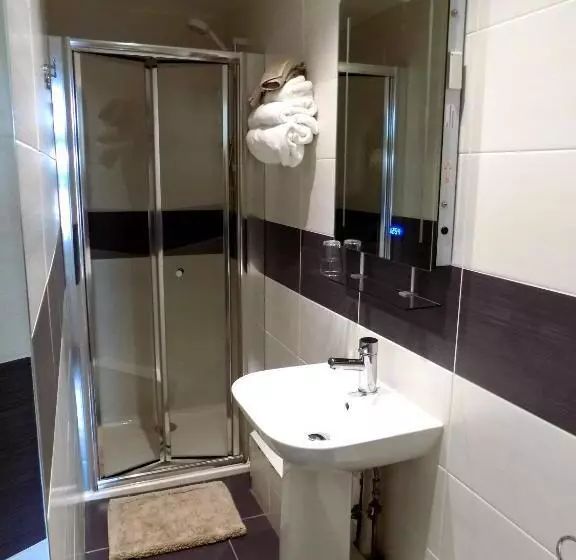 هتل Gifford House