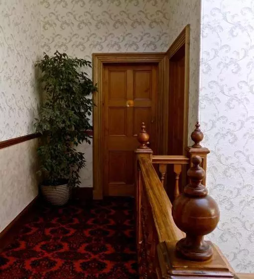 هتل Gifford House