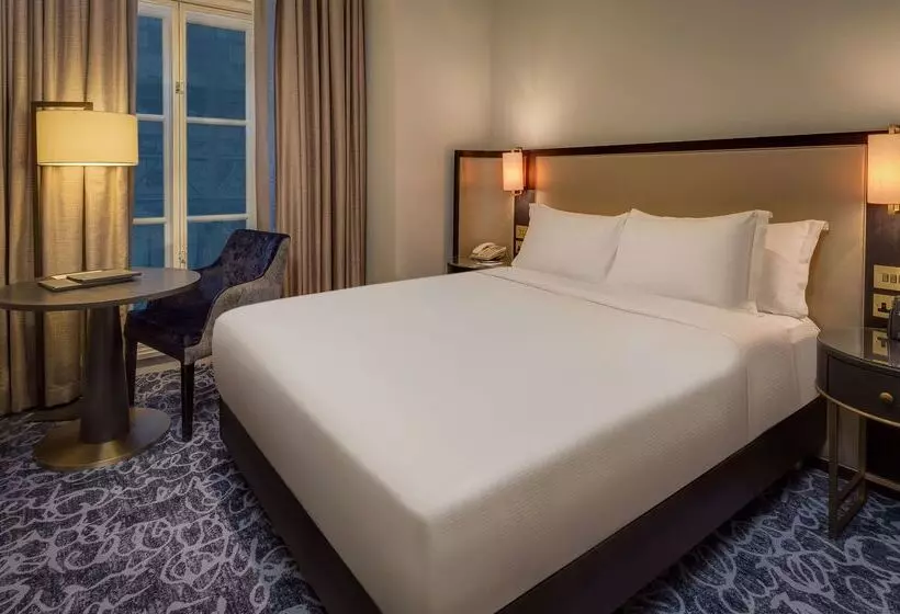 בית מלון כפרי Hilton London Euston