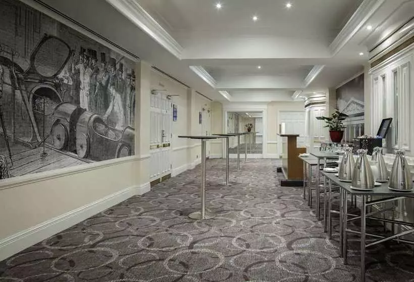 בית מלון כפרי Hilton London Euston