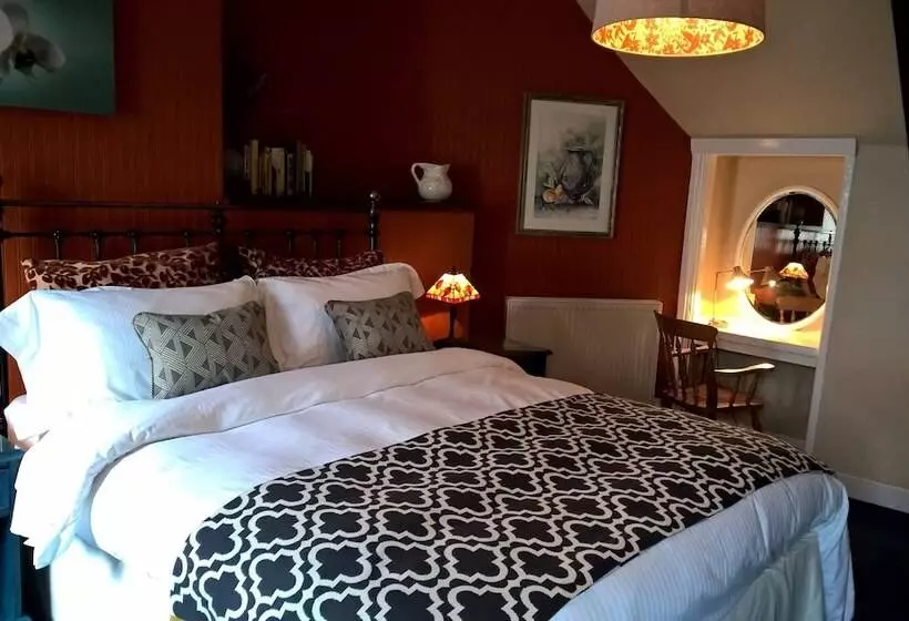 Отель Lifton Hall