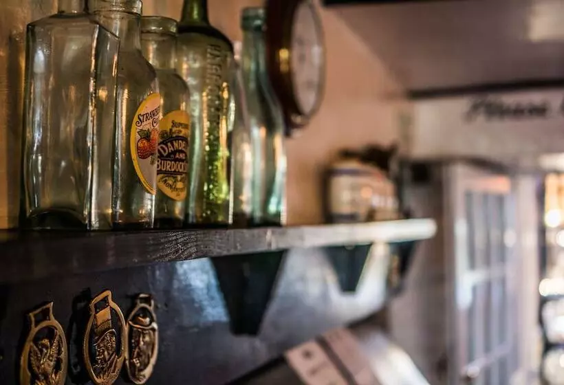 Отель Lifton Hall