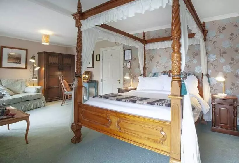 Отель Lifton Hall